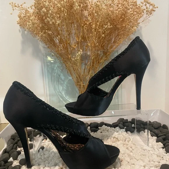 Betsy Johnson Black Heels - Picture 2 of 3